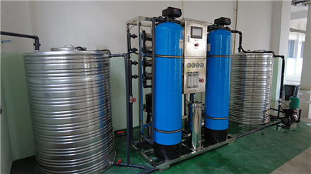 PE凈化槽應用案例 可供1000人飲用!1噸/小時反滲透設備安裝完工!